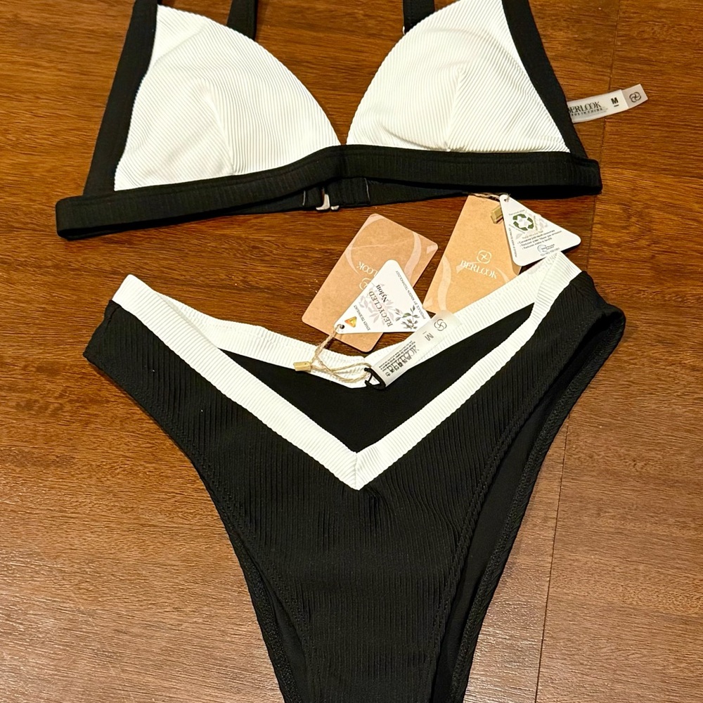 Berlook Black & White Contrast Trim Bikini Set Size Medium NWT